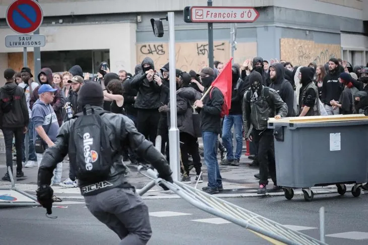 Fransa’da kaos büyüyor! Yağma, kargaşa, sokak olayları... OHAL ilan edilecek mi? Macron’dan ateşi körükleyen adım