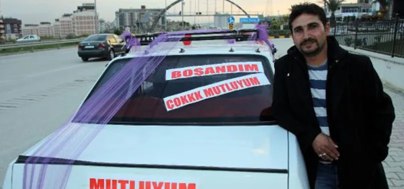 Eşinden boşandı, 'çok mutluyum' turu attı