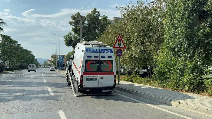 antalyada-sahte-plakali-ambulansla-kacak-sigara-ticareti-1717064962146.jpeg Antalya'da sahte plakalı ambulansla kaçak sigara ticareti - 1