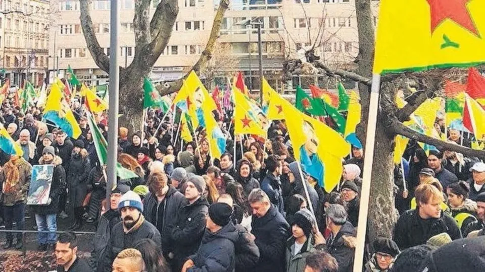 PKK'nın kalesi İsveç'te skandal üstüne skandal! Teröristlerin adına haraç kesiyorlar