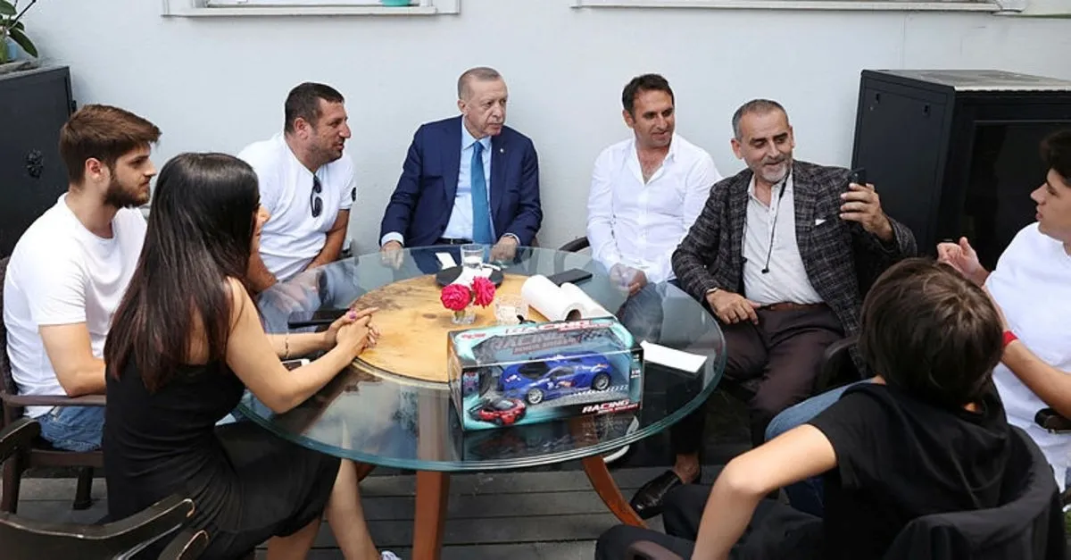 Başkan Erdoğan Üsküdar'da çay davetini geri çevirmedi