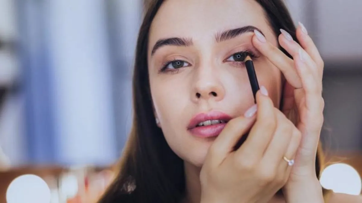 Göz altı morluklarını anında yok ediyor! Sadece 2 malzeme ile...