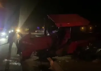 Tokat'ta otomobil traktöre çarptı: 5 yaralı