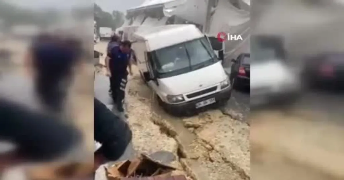 Çatalca’da yoğun yağıştan dolayı yol çöktü