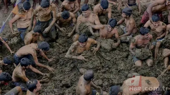 O festival pes dedirtti: Hindistan'da dışkı fırlatma savaşı! 5