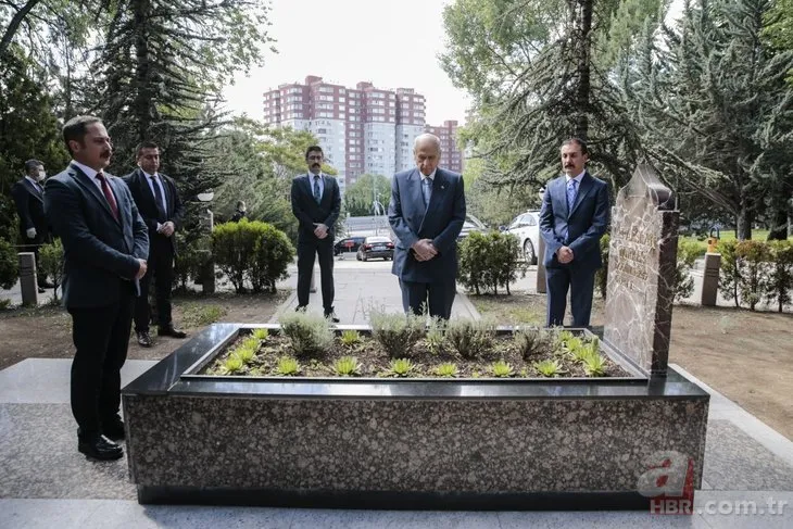 MHP Genel Başkanı Devlet Bahçeli, Alparslan Türkeş’in anıt mezarını ziyaret etti