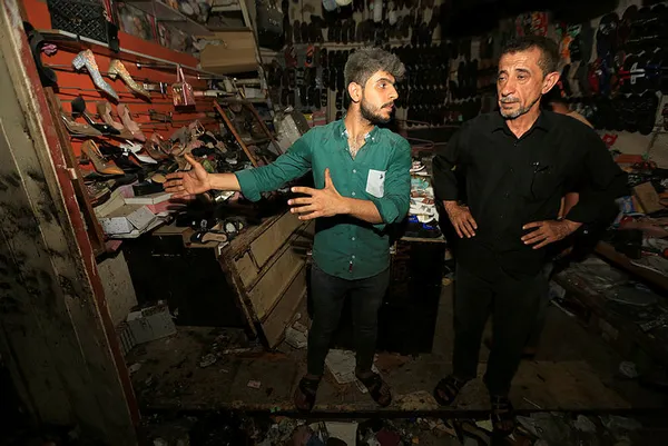 son-dakika-irakta-halk-pazarinda-buyuk-patlama-cok-sayida-kisi-hayatini-kaybetti-1626719213251.jpg Son dakika: Irak'ta halk pazarında büyük patlama! Çok sayıda kişi hayatını kaybetti - 2
