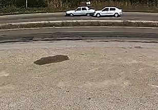Adana'da can pazarı! Otomobil narenciye bahçesine uçtu: Kaza anı kamerada