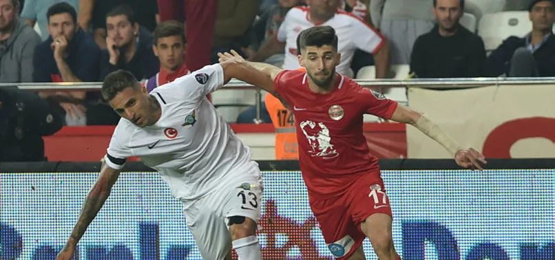 Akhisarspor, Antalya'da son anlarda güldü