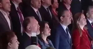 Özel ile yan yana! Temelli İstiklal Marşı’nı okumadı