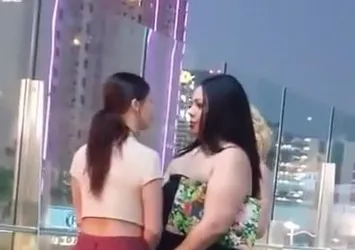 Kadınlar eğlence çıkışı böyle kavga etti!