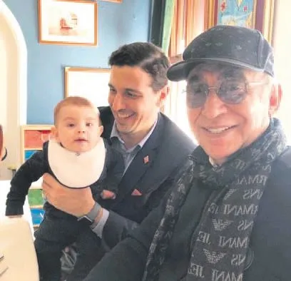 Şener Şen amcasıyla selfie