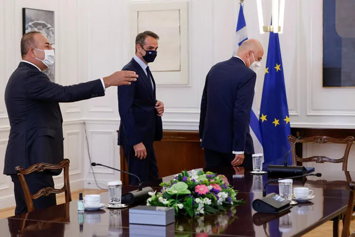 Son dakika: Dışişleri Bakanı Mevlüt Çavuşoğlu Yunanistan'da! Türk bayrağı çektiler - 5