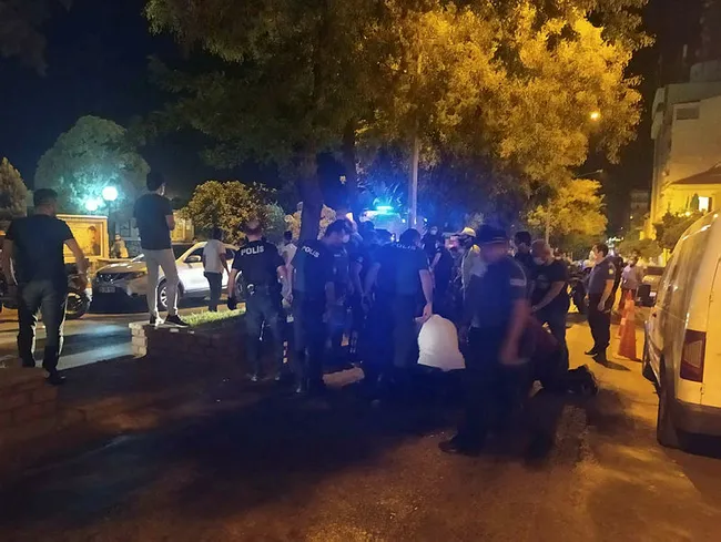 Aydın’da laf atma kavgası kanlı bitti: 1’i kadın 3 yaralı - 5
