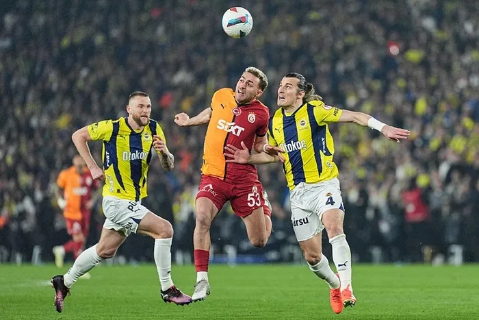 canli-ztkda-dev-derbi-fenerbahce-galatasaray-1743621460909.jpeg (Foto: AA)