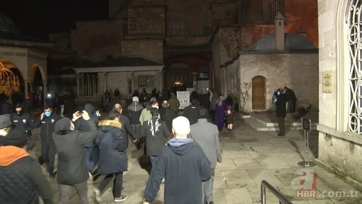 Yılın ilk sabahı akın ettiler! Ayasofya Camii doldu taştı