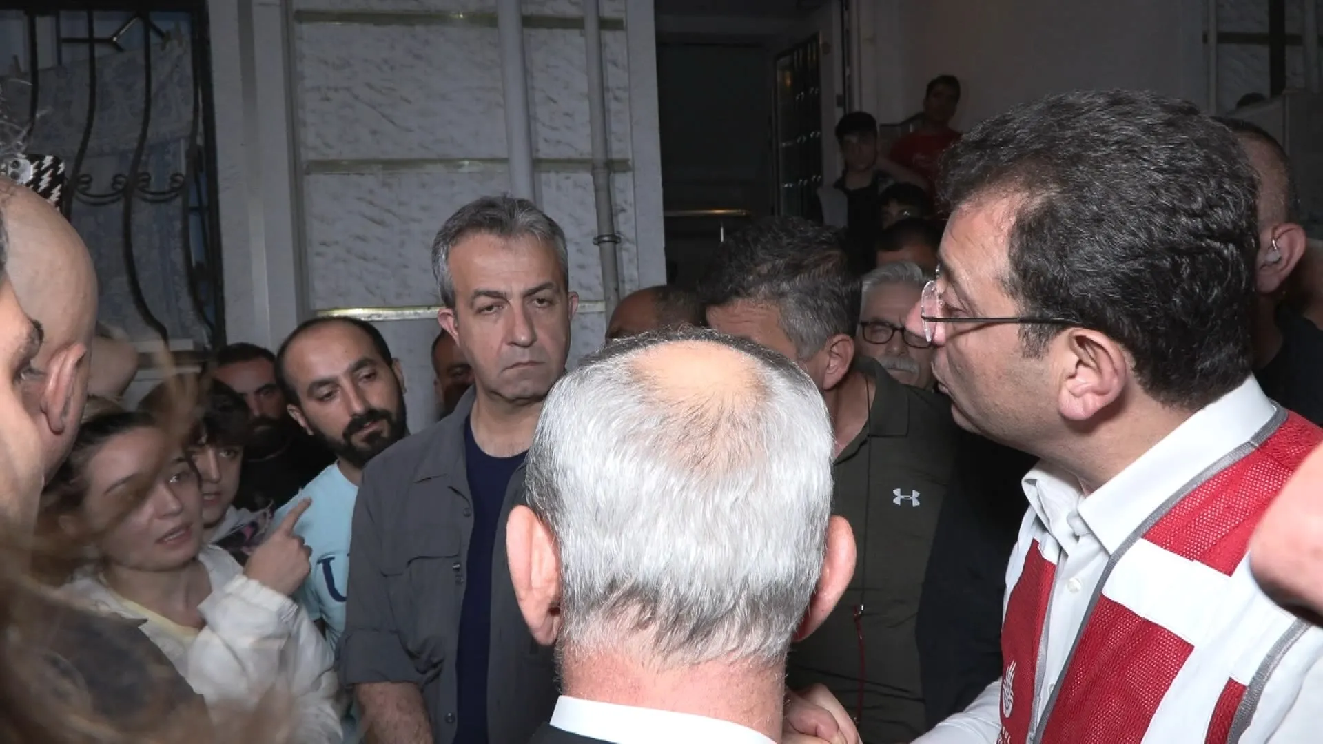 İstanbul'daki sel bölgesinden İmamoğlu'na tepkiler çığ gibi: Ne zaman dönecekler öldükten sonra mı?