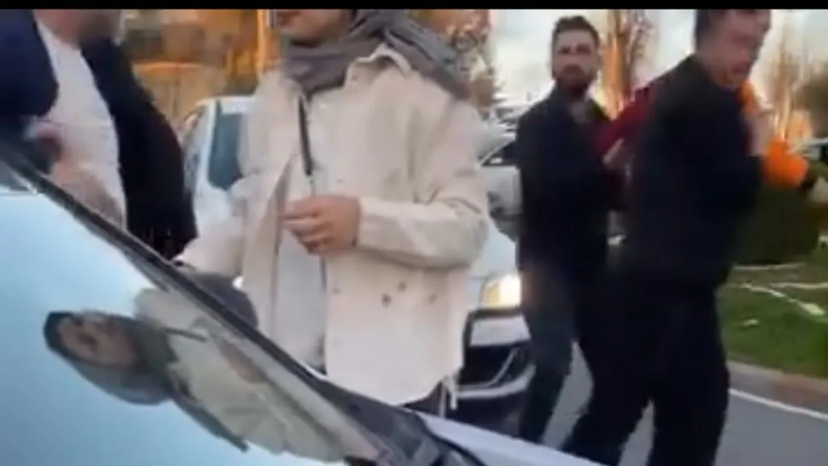 Kaza sonrası çocukların çığlıklarına rağmen kavga ettiler