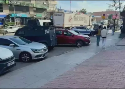 Esenyurt’ta kaldırımda el bombası bulundu