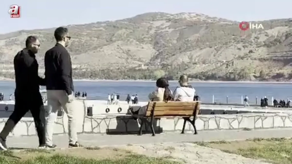 Bitlis’te güzel havayı fırsat bilenler sahile akın etti