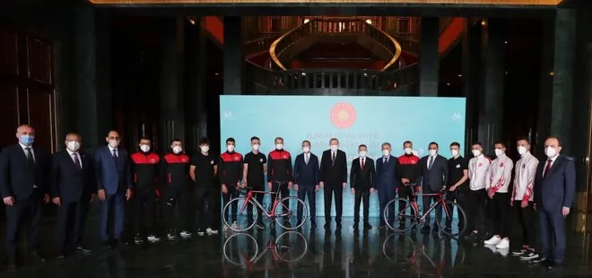 Başkan Erdoğan Cumhurbaşkanlığı Bisiklet Turu Ankara Kafilesi’ni kabul etti