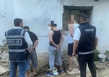 İzmir'de büyük kapsamlı uyuşturucu operasyonu: 45 kişi gözaltına alındı