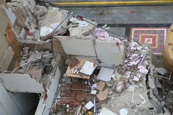 1636523462577.jpg Arama kurtarma çalışmaları 9 saatte tamamlandı! Malatya'da çöken binanın enkazını kaldırma çalışmaları sürüyor - 3
