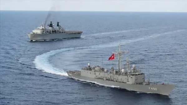 1669067580923.jpg Yunanistan'dan Türkiye'ye yönelik küstah Doğu Akdeniz sözleri: Tam bir baş belası gibi davranıyorlar - 4