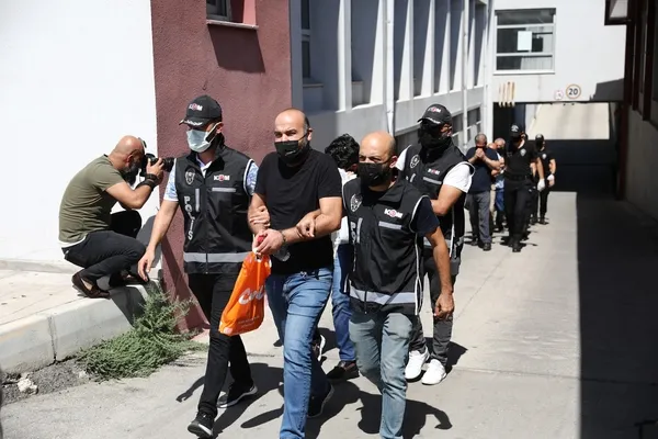 1628841110870.jpg Anadolu'nun detayları belli oluyor! Operasyon için yurda dönmesi beklenildi! Çete lideri öğretmenin banka hesaplarında dikkat çeken hareketlilik! - 3