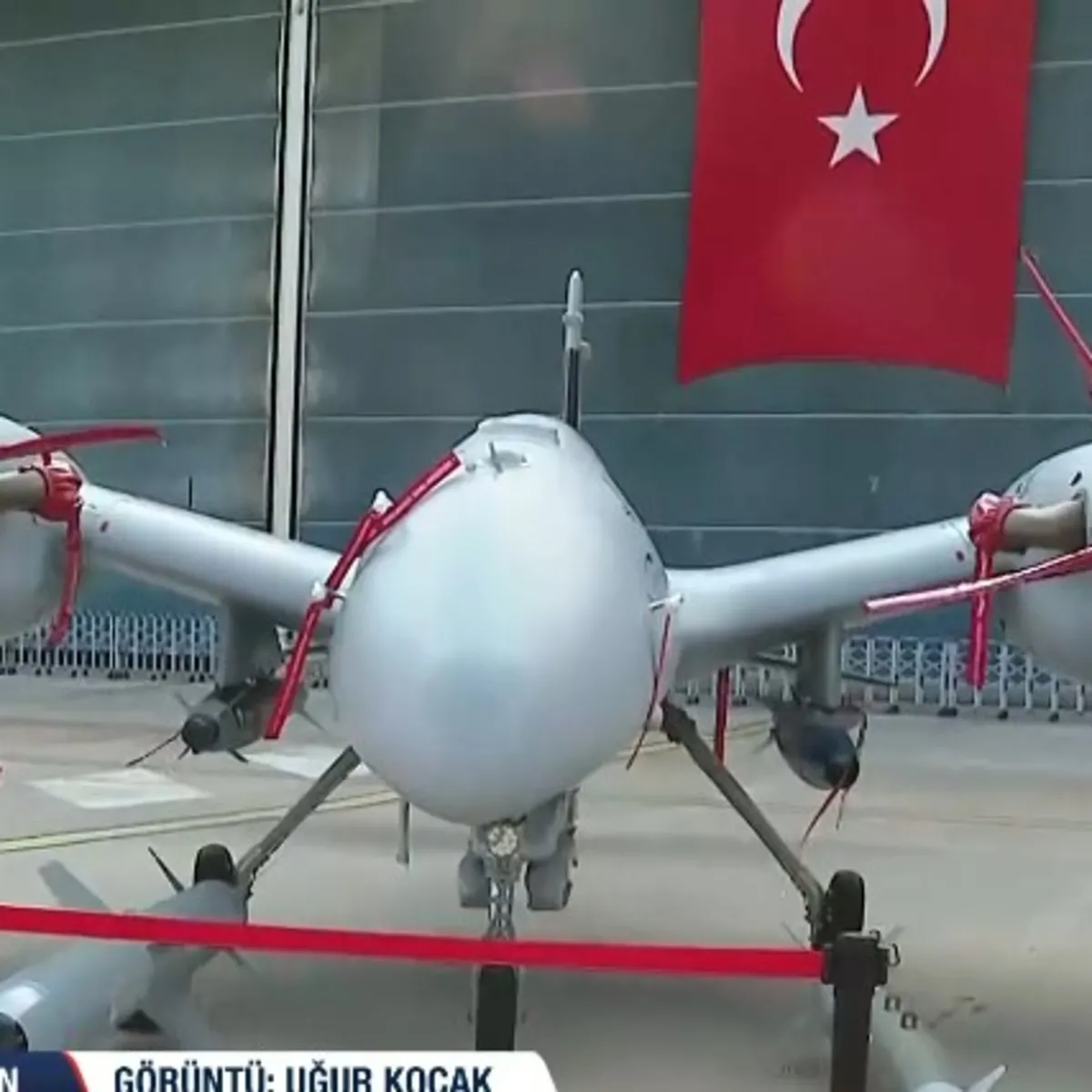 Türk savunma sanayisi NATO Zirvesi'nde görücüye çıktı! Milli hava araçlarından gövde gösterisi
