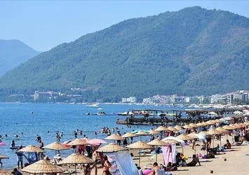 Antalya 16 milyona koşuyor