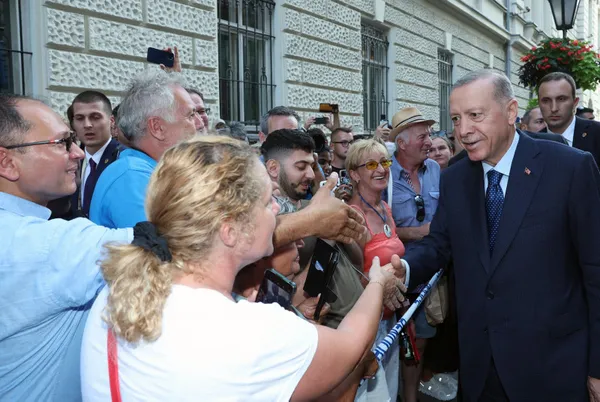 baskan-erdogan-macaristan-donusu-gazetecilerin-sorularini-yanitladi-1692614085001.jpg Başkan Erdoğan Macaristan dönüşü gazetecilerin sorularını yanıtladı - 6