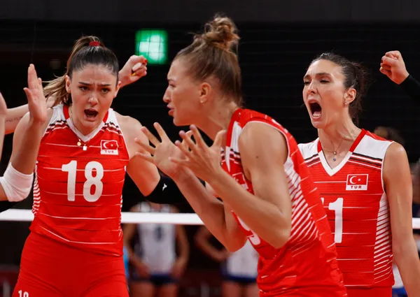 italya-turkiye-voleybol-maci-filenin-sultanlari-zorlu-rakip-karsisinda-1627375802346.jpg İtalya Türkiye voleybol maçı | Filenin Sultanları İtalya karşısında 3-1 mağlup oldu - 1