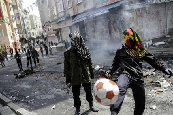 pkknin-emir-kullari-hdpli-isimler-talimatla-sokaga-cagirdi-1610339116585.jpg PKK’nın emir kulları! HDP'li vekiller talimatla sokağa çağırdı! - 5