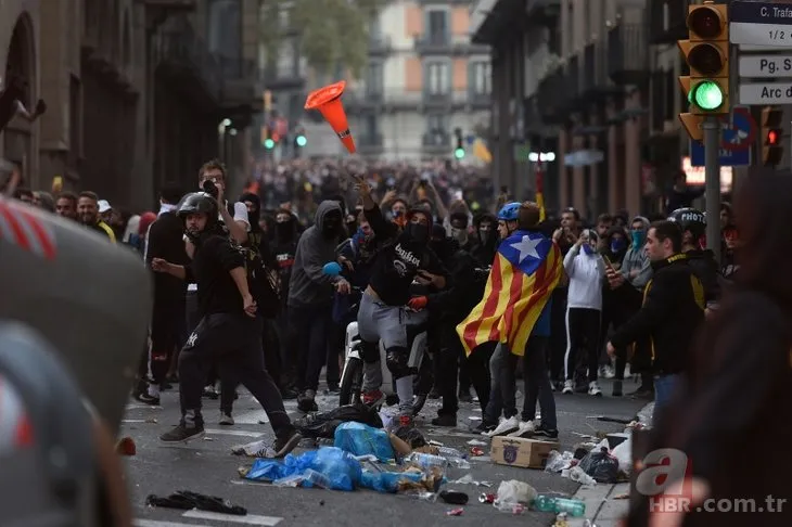 Katalonya’da bağımsızlık yanlısı protestocular Barcelona’yı savaş alanına çevirdi