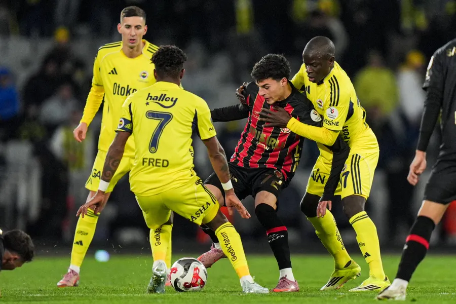 kanarya-zirve-yarisinda-kan-kaybetti-fenerbahce-fatih-karagumruke-maglup-oldu-1773429532863.jpg Kanarya zirve yarışında kan kaybetti! Fenerbahçe Fatih Karagümrük'e mağlup oldu - 1