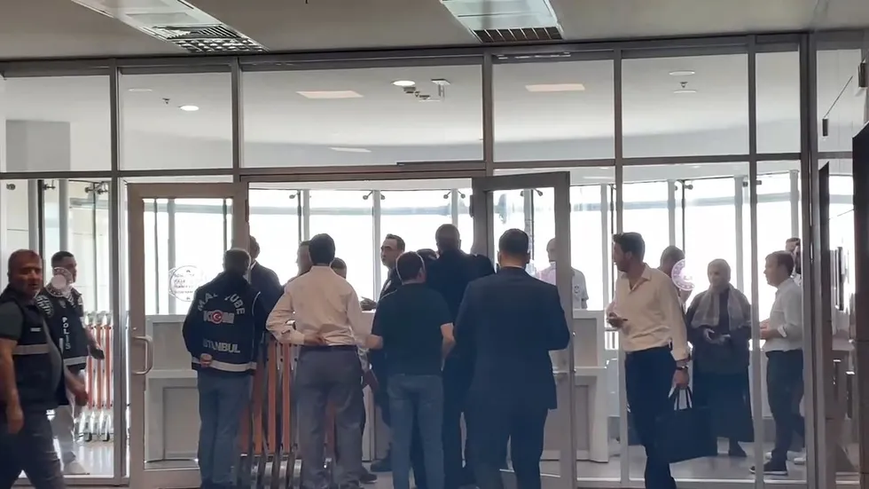 chpli-buyukcekmecede-yolsuzluk-carki-villa-rusveti-ve-basketbol-takimi-uzerinden-kirli-para-trafigi-1777650712984.jpg CHP'li Büyükçekmece’de yolsuzluk çarkı! Villa rüşveti ve basketbol takımı üzerinden kirli para trafiği - 6