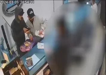 Bağcılar’da döviz satış bürosundaki soygun kamerada