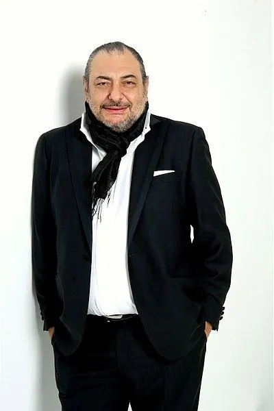 televizyoncu-reha-muhtar-ile-ozbel-onalin-okul-kavgasi-buyuyor-okul-mudiresine-el-kaldirdigi-1650864446785.jpeg Reha Muhtar'ın okul kavgası büyüdü! Okul müdiresine el kaldırdığı... - 3