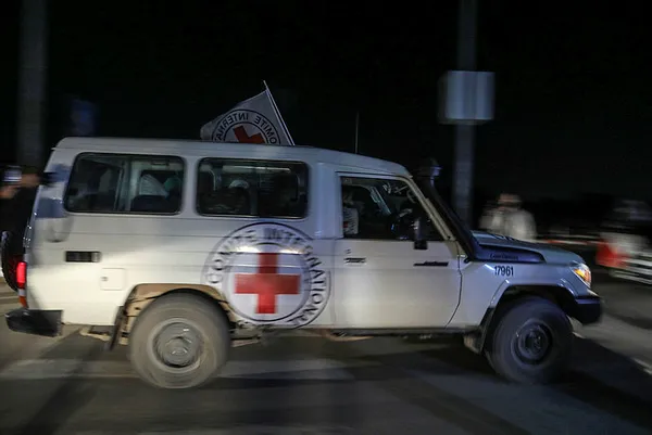 Terör devleti İsrail Gazze’de 400’den fazla noktayı vurdu