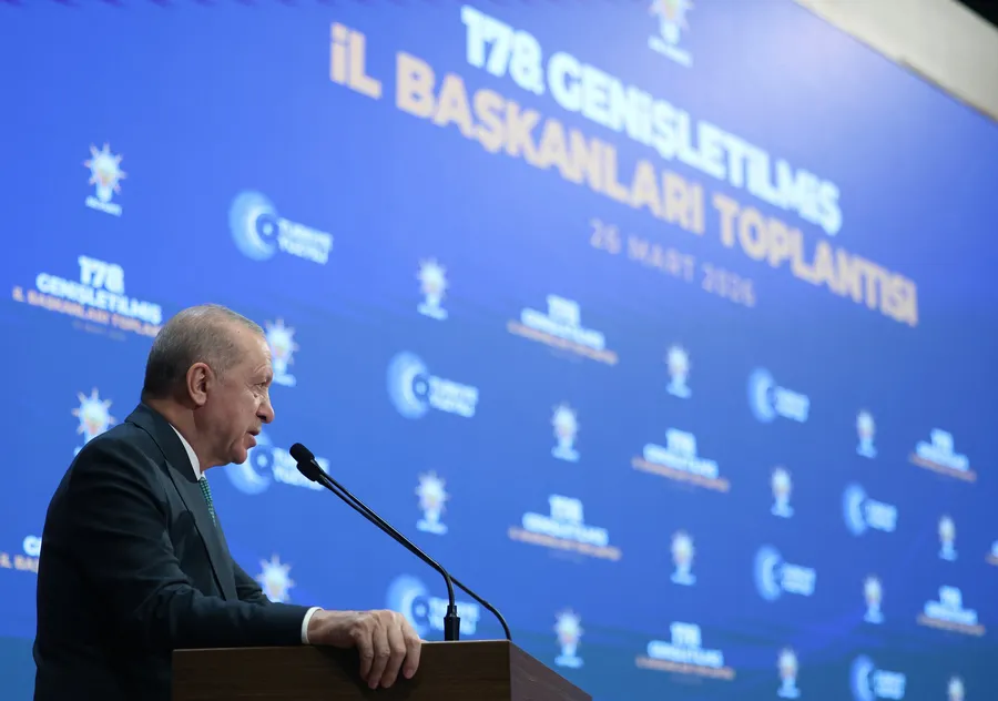 baskan-erdogandan-net-mesaj-kimse-turkiyeye-diz-cokturemeyecek-1774535233151.jpg Başkan Erdoğan, AK Parti Kongre Merkezi'nde partisinin Genişletilmiş İl Başkanları Toplantısı'na katıldı (AA)