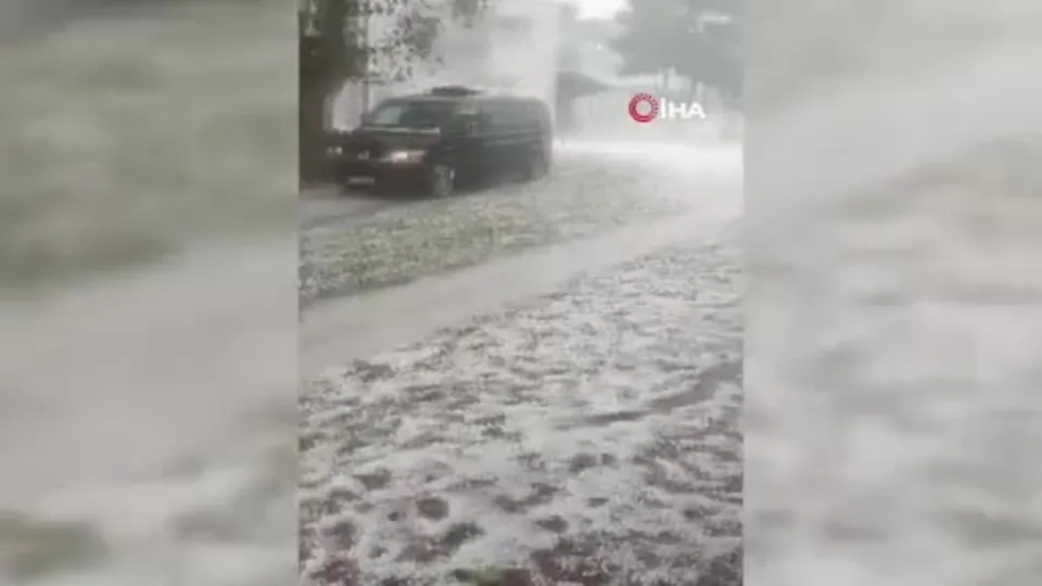 Baklan’da dolu yağışı etkili oldu