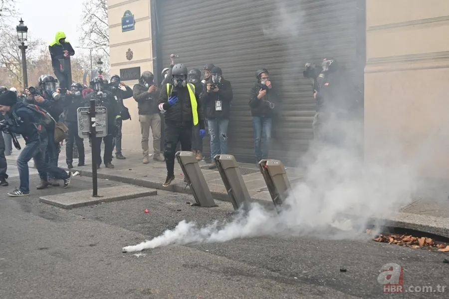 Fransa'da Macron için 'diktatör' sloganları 18