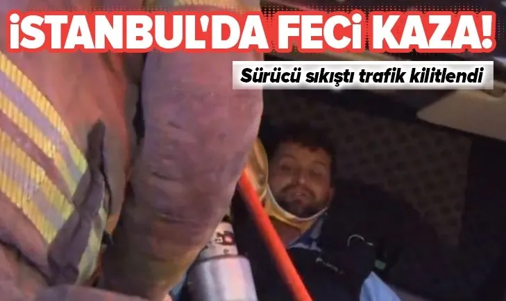 TEM Otoyolu'nda TIR önce midibüse sonra gişelere çarptı! Sürücü sıkıştı trafik kilitlendi