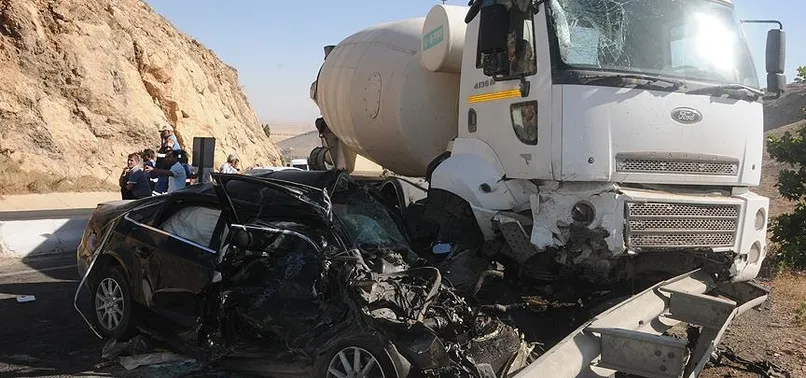 Mardin'de trafik kazası: 2 ölü 13 yaralı