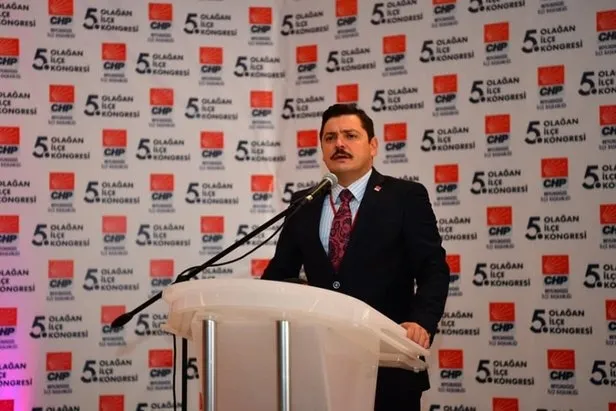 CHP Beylikdüzü ilçe kongresinde ortalık karıştı! Delegeler masayı bastı - 1