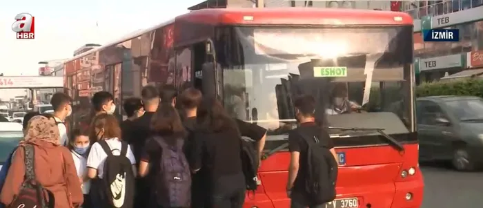 İzmir’de duraklarda yoğunluk! Otobüsler yetersiz kaldı öğrenciler okula yetişemedi - 2