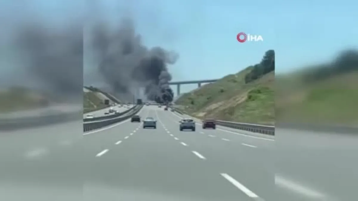 Seyir halindeki araç alev topuna döndü