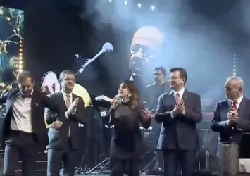 Ekrem İmamoğlu'ndan görülmemiş ikiyüzlülük! Milli Yası çabuk unuttu! Yılbaşı gecesinde göbek atmalı eğlence