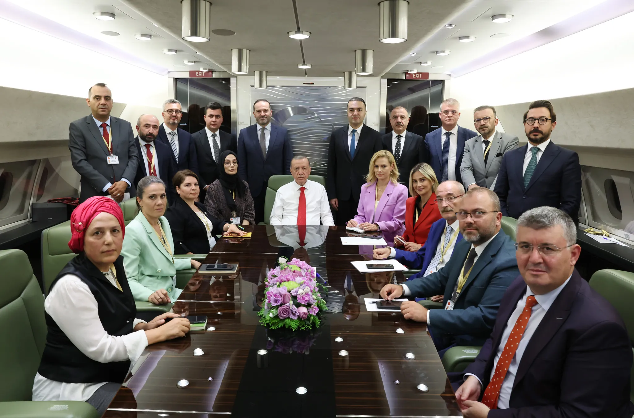 Son dakika: Başkan Erdoğan Balkanlar ziyareti sonrası uçakta basın mensuplarının sorularını yanıtladı